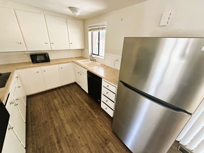 Building Photo - Spacious RANCH Home Available Now! Finishe...