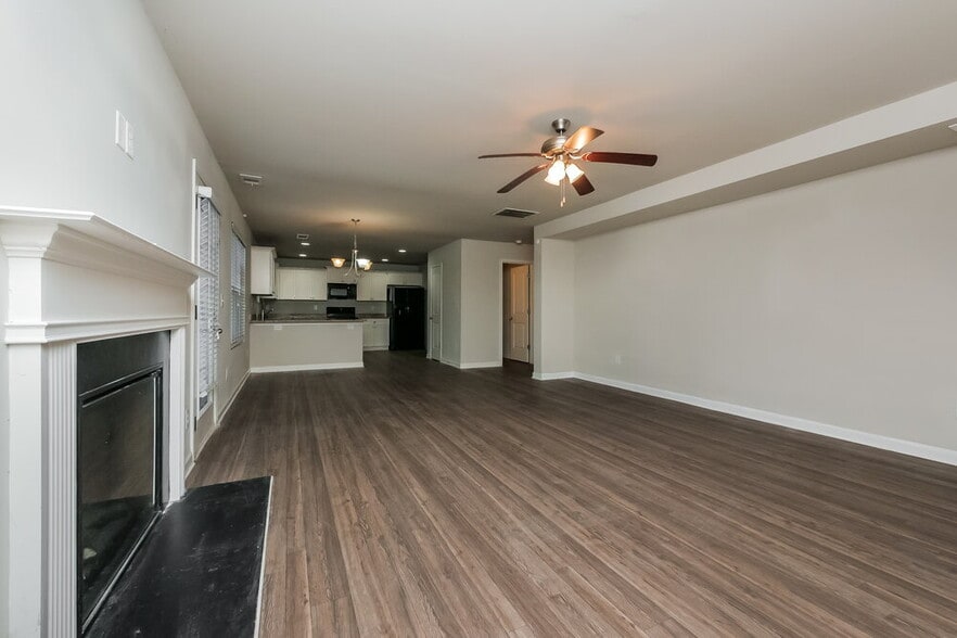 Building Photo - 405 Invector Ct