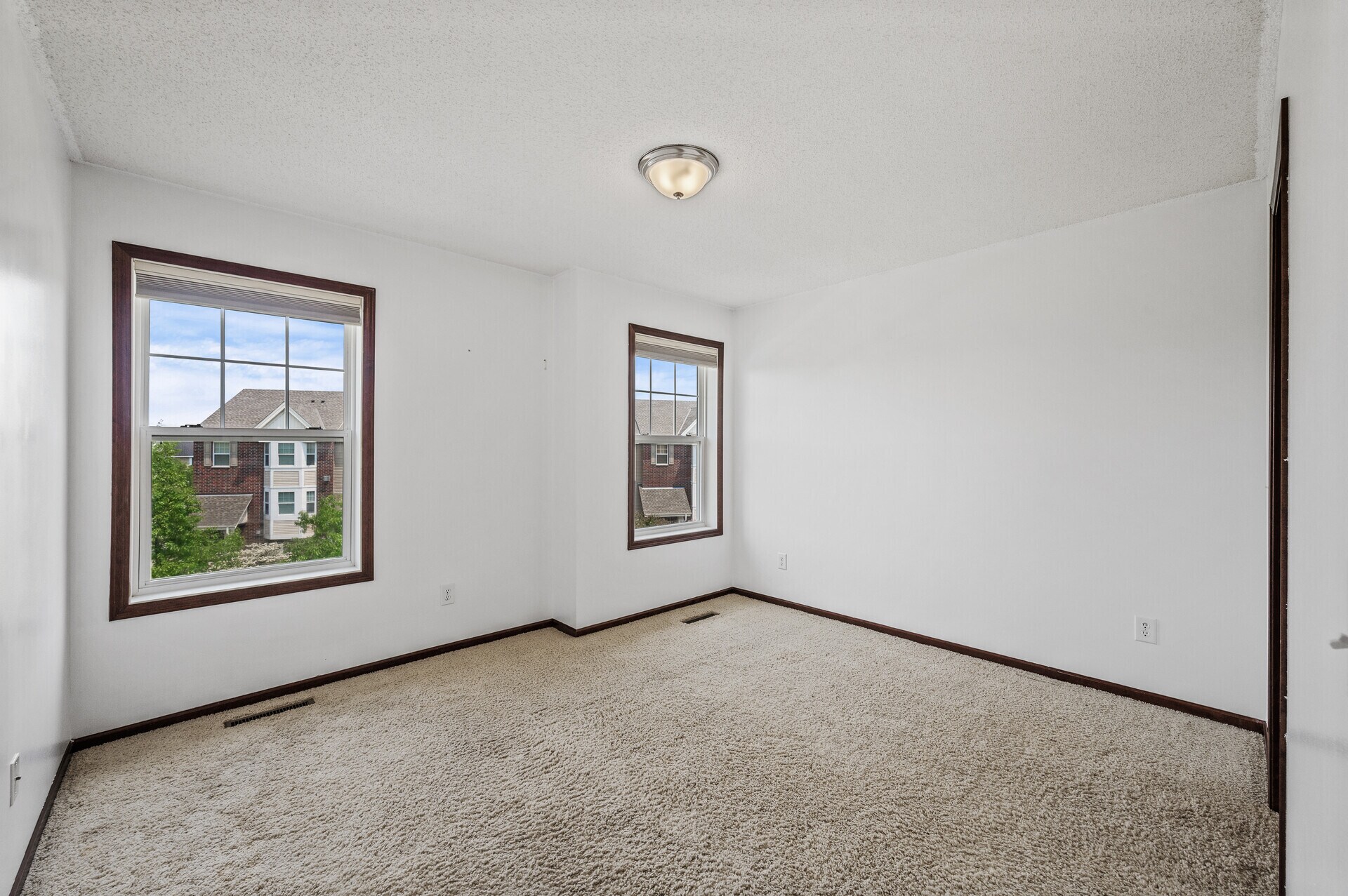 Building Photo - 11917 Emery Village Dr N