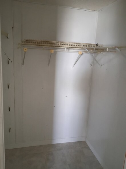 Building Photo - 1017 June Terrace