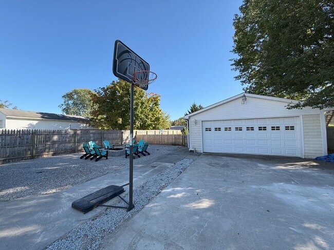 Building Photo - 5539 South St