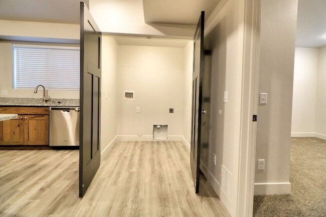 Building Photo - 67 E 500 S