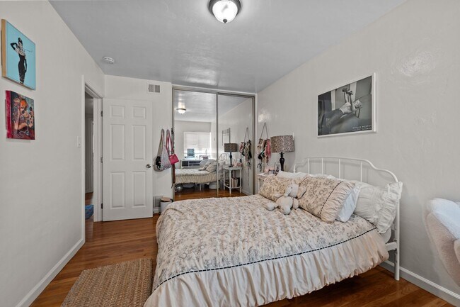 Building Photo - 5227 E Falls View Dr