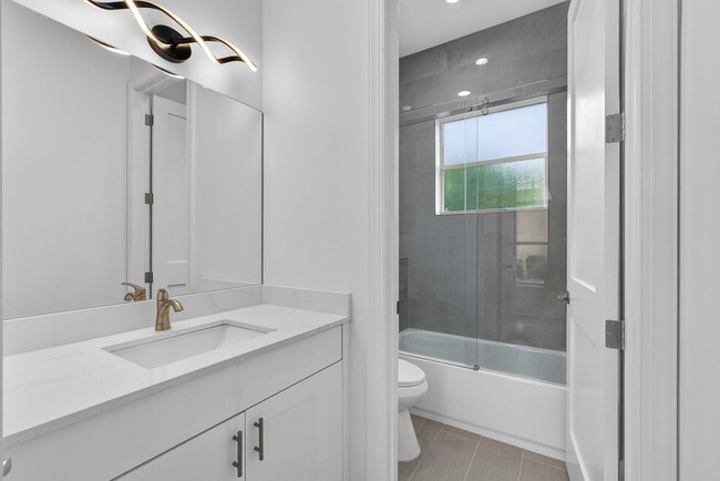 Building Photo - 8873 Via Brilliante