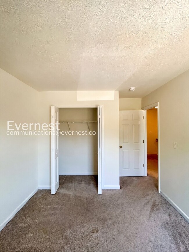Building Photo - 3 Bed/2.5 Bath Townhome with Garage / Available Now! / Community Pool and Amenities for everyone ...