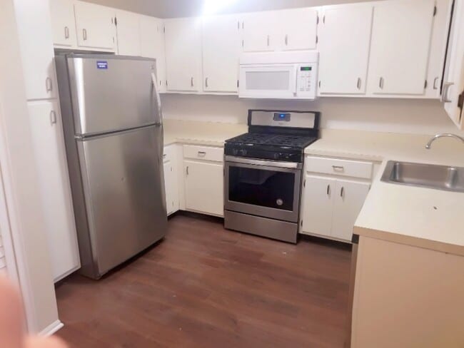 Building Photo - 307 Tulip Ln