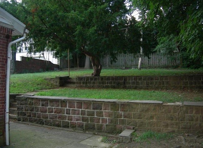 Building Photo - 1525 Perkiomen Ave