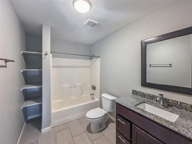 Building Photo - 5700 Glen Meadow Dr