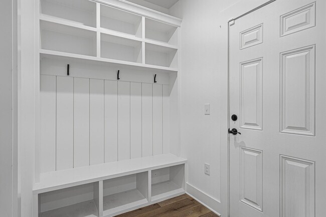 Building Photo - 35 Highland Dr NW