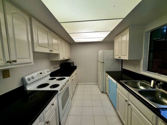 Building Photo - 7473 Belle River Ct