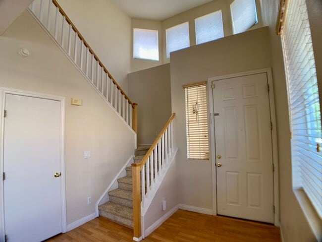 Building Photo - 9679 Ridgebluff Ave