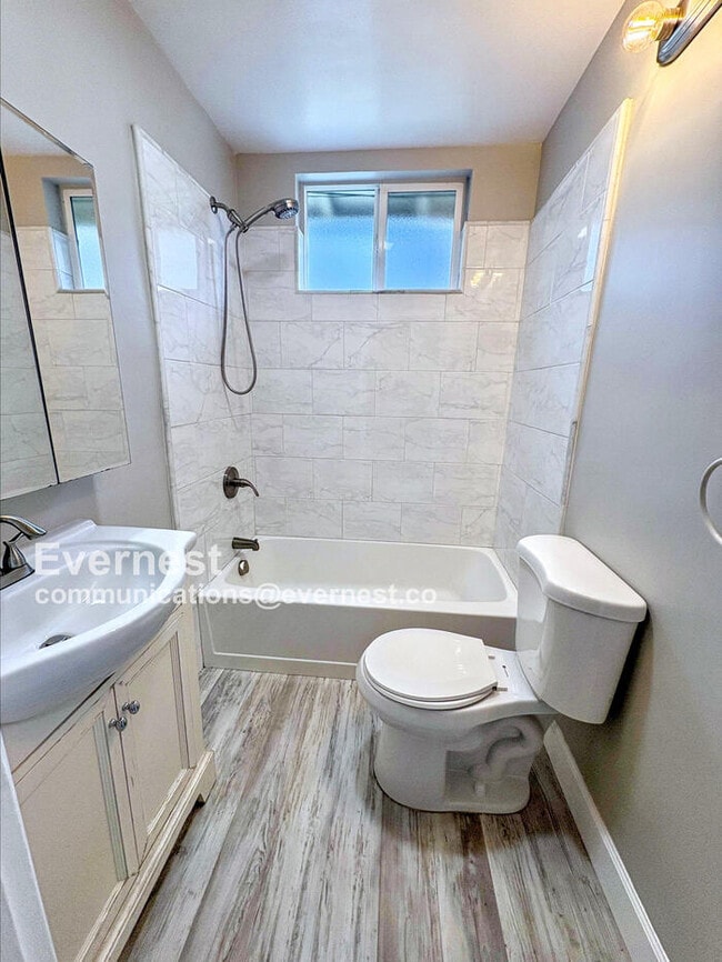 Building Photo - 924 Allerton St