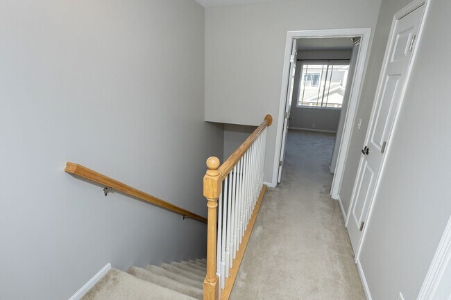 Building Photo - CHARMING TOWNHOME!! 2 Bedroom, 3 Bathroom Townhome in Ankeny!