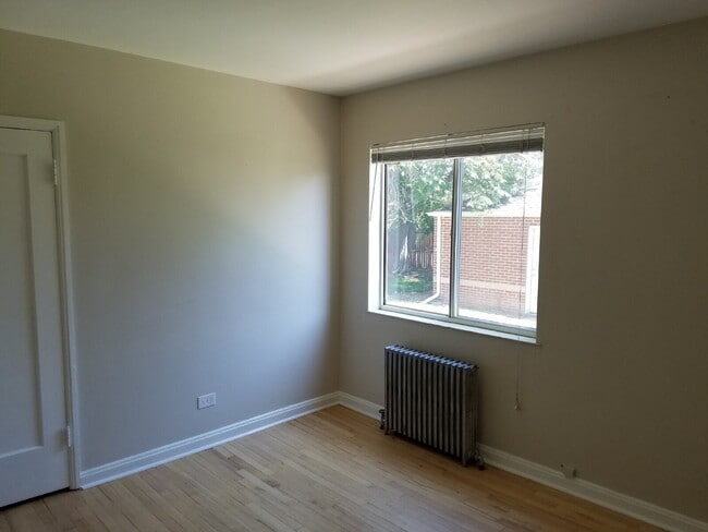 Building Photo - 1 Bed 1 Bath Mayfair Apartment With Garage in Denver! Available Now!
