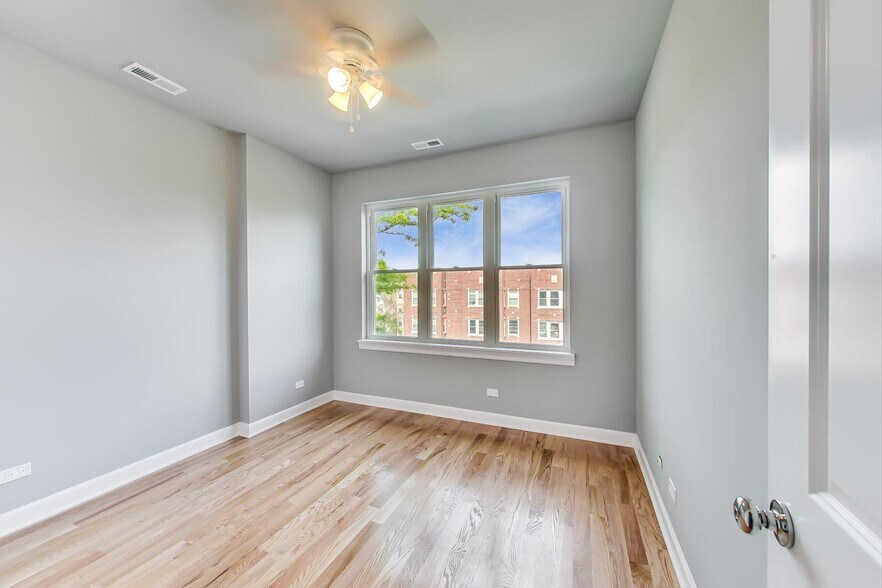 Building Photo - 6132 S Kimbark Ave