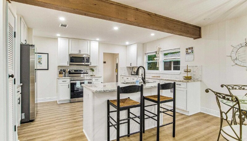 Building Photo - 814 W Gonzalez St