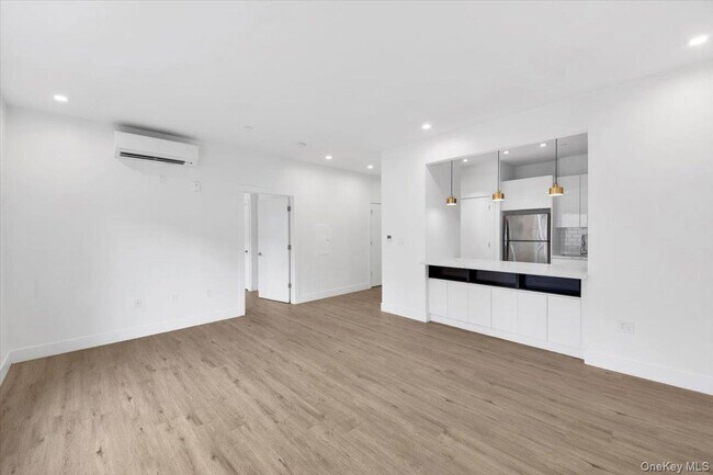 Building Photo - 645 N MacQuesten Pkwy