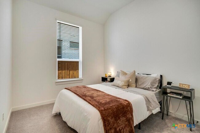 Building Photo - 5725 Huron Dr