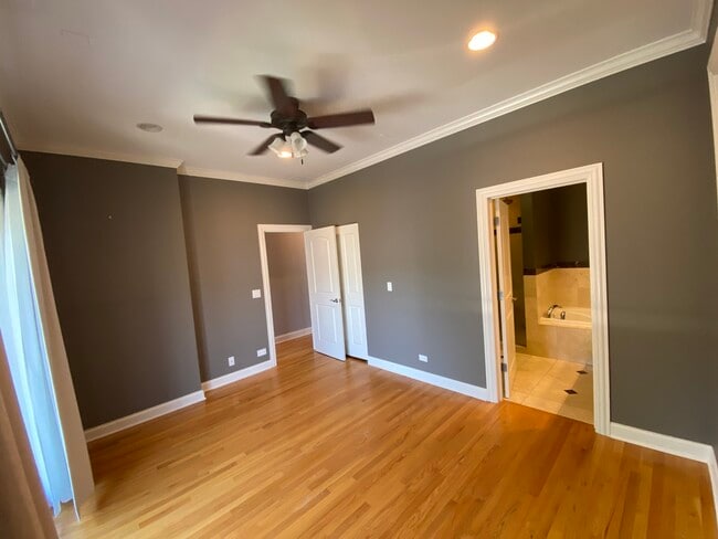 Building Photo - 2038 W Iowa St