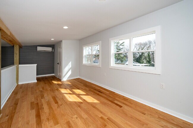 Building Photo - 210 Lincoln Ct