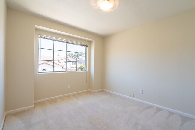 Building Photo - ***Exceptional 3BR/2.5BA Residence in Prime *** San Leandro Location