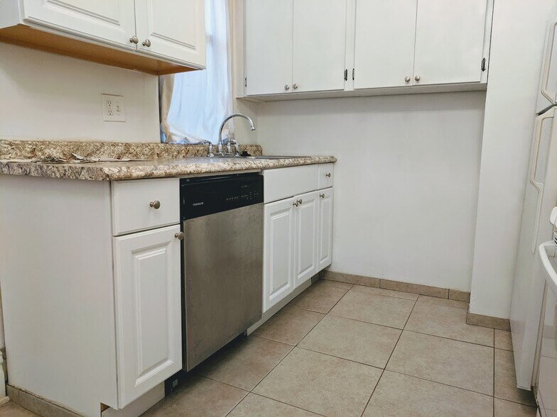 Building Photo - 5431 Howe St