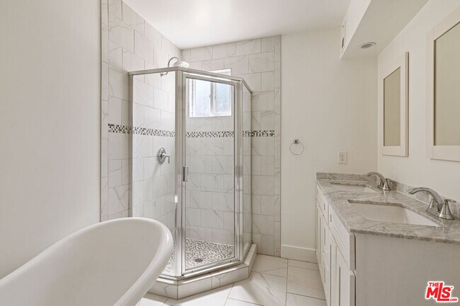 Building Photo - 1523 Murray Dr