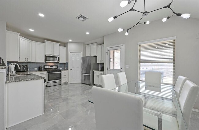 Building Photo - 249 Noddy Rd