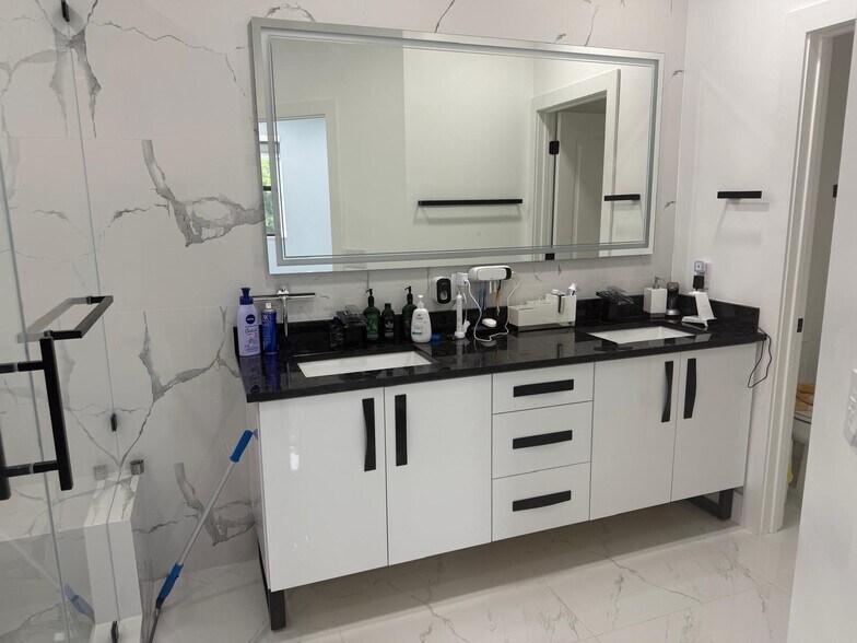 master bathroom - 11300 SW 236th Ln