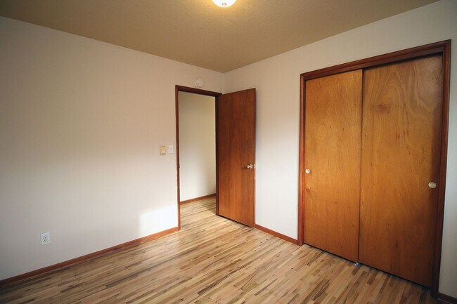 Building Photo - 1630-1632-1632 NE 81st Ave