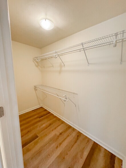 Building Photo - 1654 Mayhew St