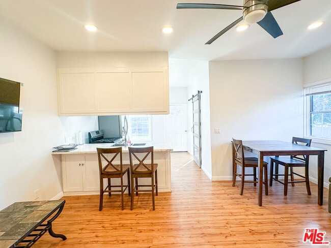 Building Photo - 1413 Paloma St