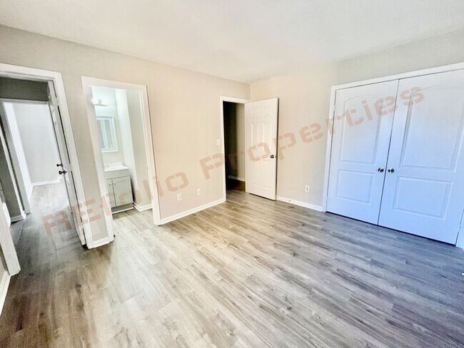 Building Photo - Carpetless 2 BD 1.5 Bath 2 Story Quadplex ...