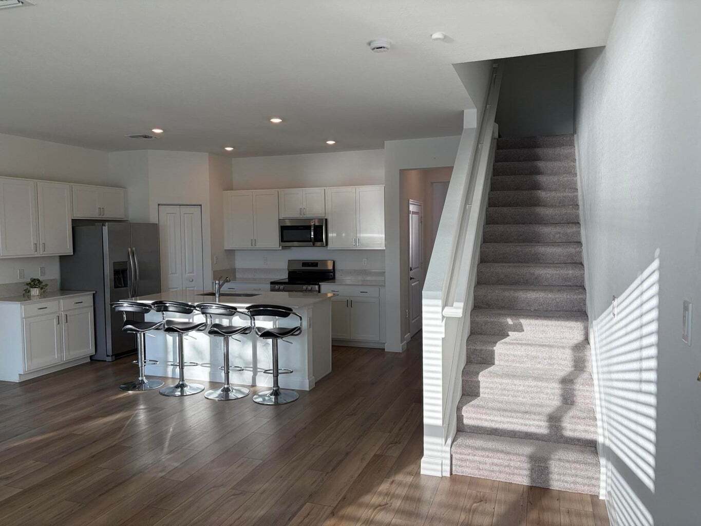 Building Photo - 4181 Lagoon Shore Dr