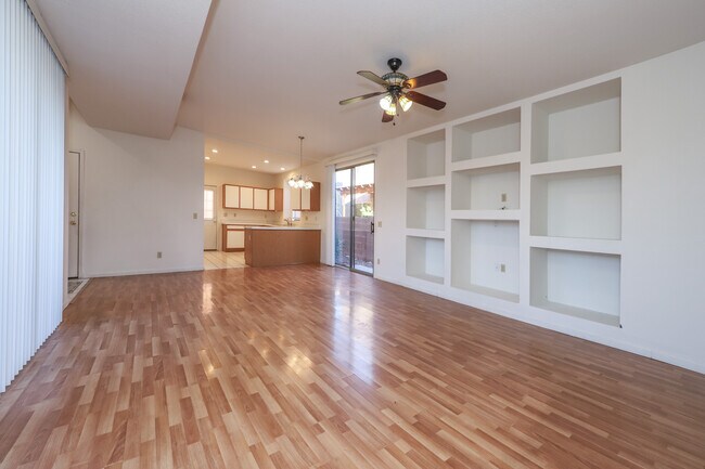 Building Photo - 2927 N Cardell Cir