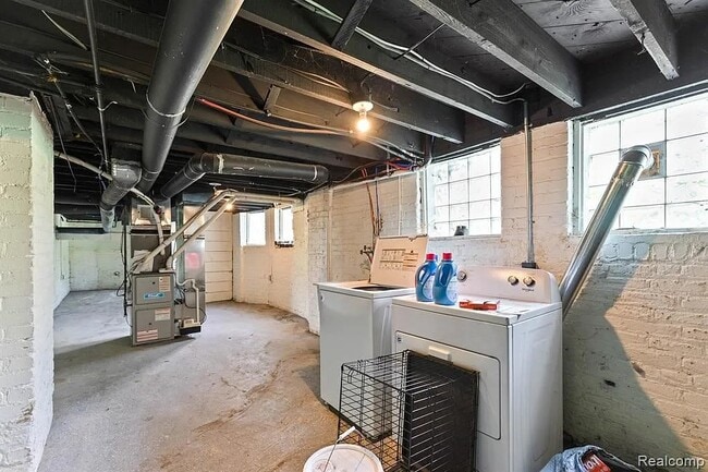 Building Photo - 248 Leicester Ct