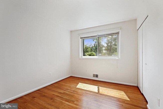 Building Photo - 6609 Bowie Dr