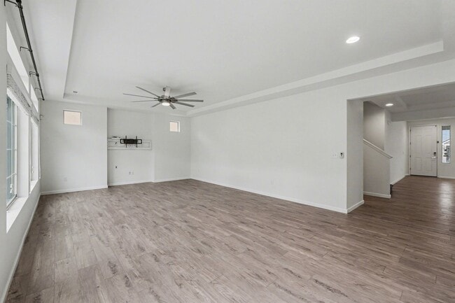 Building Photo - Stunning 4bed/3bath Oakwood Model Home in Erie