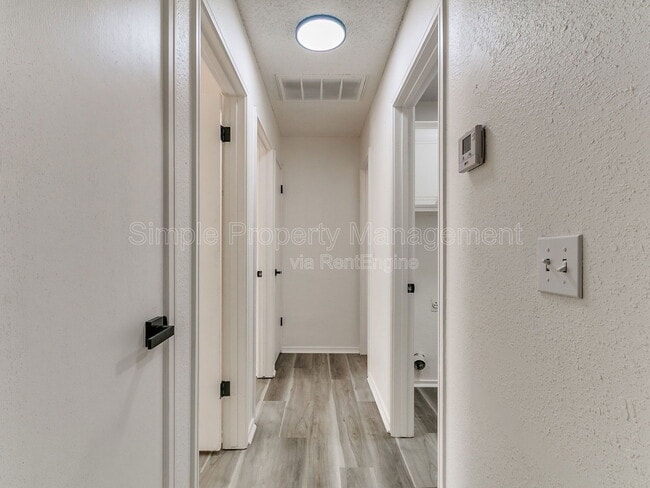 Building Photo - 6628 Laurel Dr