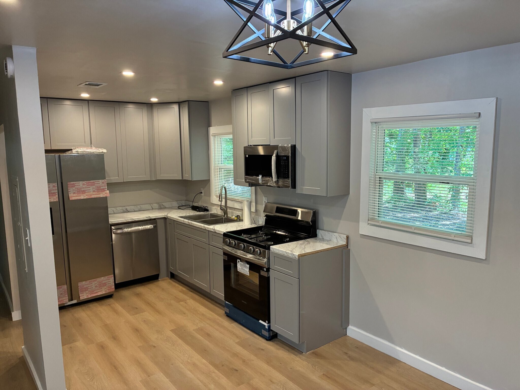 Building Photo - 6109 Oakwood Cir SW