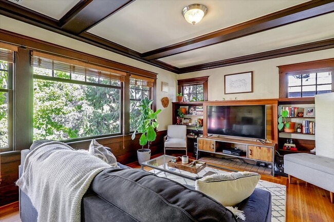 Building Photo - 21 Westall Ave