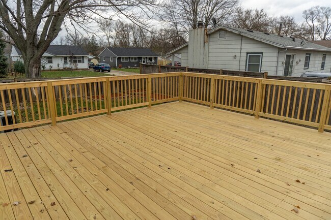 Building Photo - 2355 Hawthorne Ct