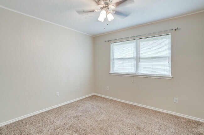 Building Photo - South Lubbock 4 bedroom 2 bath home