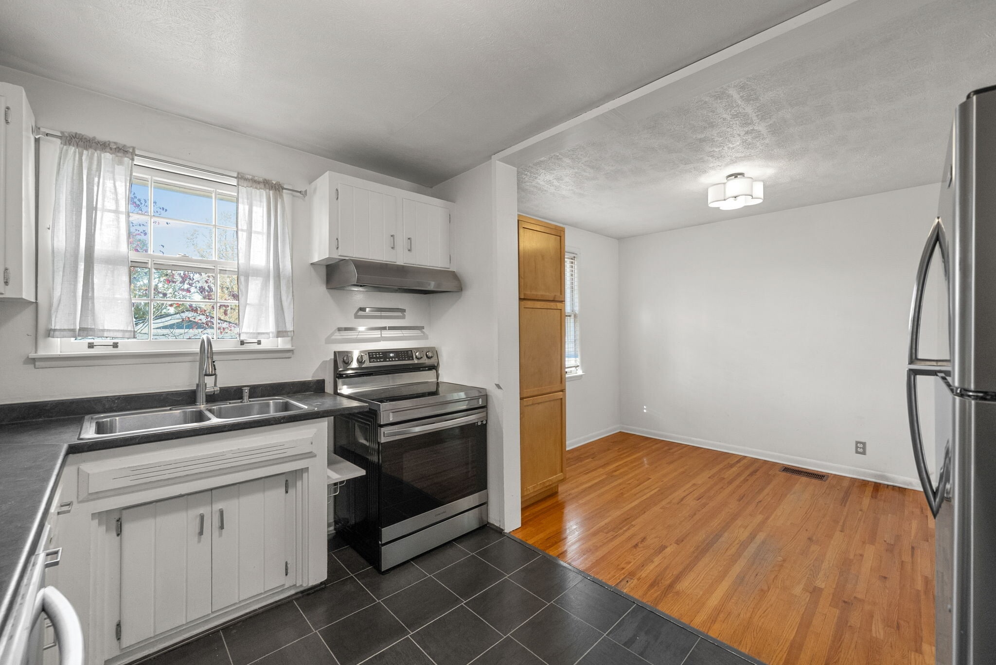 Building Photo - 4807 Jeffery Dr