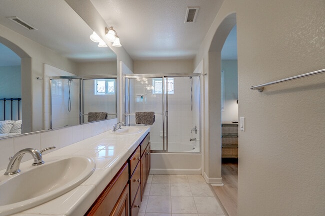 Building Photo - 10454 Zenor Ln