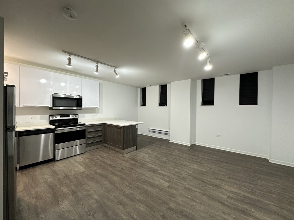 Building Photo - 940 W Winona St