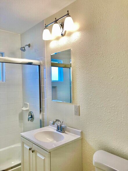 Building Photo - 907 Sharmon Palms Ln