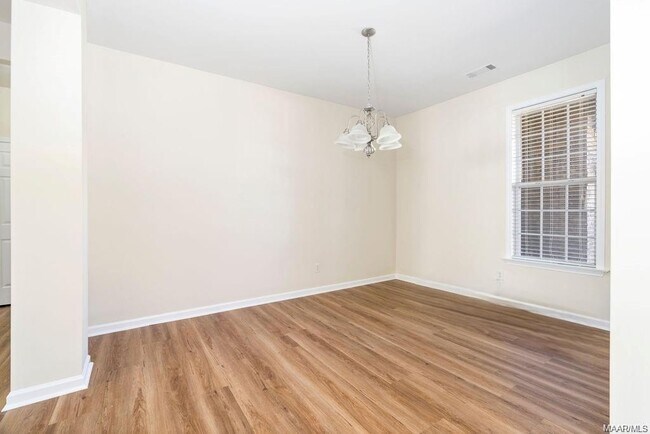 Building Photo - 3412 Crestwood Ln