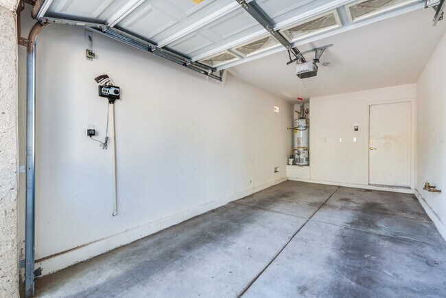 Building Photo - 5225 Shreve Ave