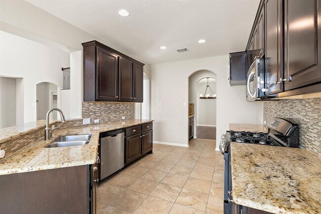 Building Photo - 2406 Yorkshire Ln